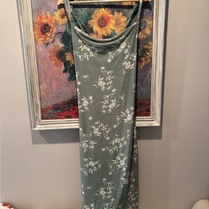 Elegant Floral Maxi Dress in Sage Green